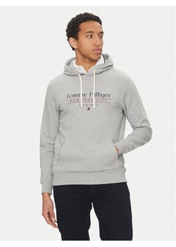 Tommy Hilfiger Bluza Center Stack MW0MW38672 Szary Regular Fit ze sklepu MODIVO w kategorii Bluzy męskie - zdjęcie 181104242