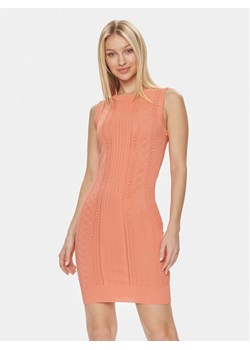Guess Sukienka dzianinowa Es Sl Adaline W4GK11 Z2U00 Koralowy Slim Fit - id: 0000303519124 - marki Guess - 181104474 Guess Sukienka dzianinowa Es Sl Adaline W4GK11 Z2U00 Koralowy Slim Fit ze sklepu MODIVO w kategorii Sukienki - zdjęcie 181104474