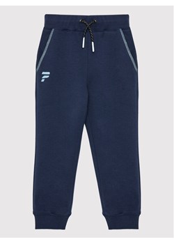 Guess Spodnie dresowe L2YQ15 KA3P1 Granatowy Regular Fit ze sklepu MODIVO w kategorii Spodnie chłopięce - zdjęcie 181104731