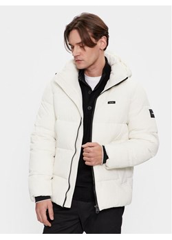 Calvin Klein Kurtka zimowa Crinkle K10K110336 Écru Regular Fit ze sklepu MODIVO w kategorii Kurtki męskie - zdjęcie 181105133