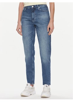 Calvin Klein Jeans Jeansy J20J222151 Niebieski Mom Fit ze sklepu MODIVO w kategorii Jeansy damskie - zdjęcie 181105581