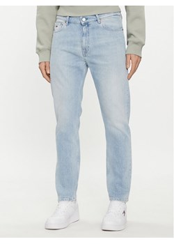 Tommy Jeans Jeansy Dad DM0DM18718 Niebieski Tapered Fit ze sklepu MODIVO w kategorii Jeansy męskie - zdjęcie 181107272