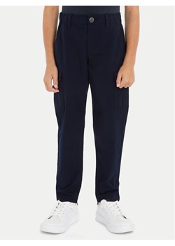 Tommy Hilfiger Spodnie materiałowe KB0KB08837 Granatowy Regular Fit ze sklepu MODIVO w kategorii Spodnie chłopięce - zdjęcie 181107530