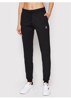 Le Coq Sportif Spodnie dresowe 2210517 Czarny Regular Fit - id: 0000300534632 - marki Le Coq Sportif - 181108621 Le Coq Sportif Spodnie dresowe 2210517 Czarny Regular Fit ze sklepu MODIVO w kategorii Spodnie damskie - zdjęcie 181108621