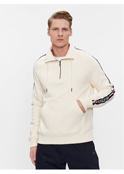 Tommy Hilfiger Bluza Global Stripe MW0MW33661 Beżowy Regular Fit ze sklepu MODIVO w kategorii Bluzy męskie - zdjęcie 181108971