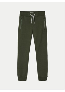 NAME IT Spodnie dresowe 13147424 Zielony Regular Fit ze sklepu MODIVO w kategorii Spodnie chłopięce - zdjęcie 181109051