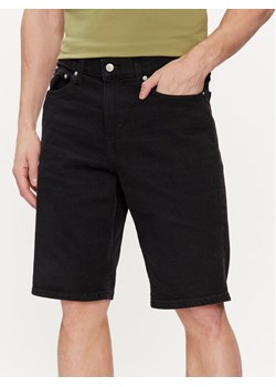 Calvin Klein Jeans Szorty jeansowe J30J324872 Czarny Slim Fit ze sklepu MODIVO w kategorii Spodenki męskie - zdjęcie 181109144