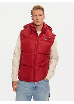 Tommy Jeans Kamizelka Alaska DM0DM19538 Czerwony Regular Fit ze sklepu MODIVO w kategorii Kamizelki męskie - zdjęcie 181110424