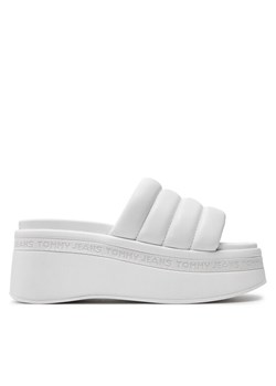 Tommy Jeans Klapki Tjw Wedge Sandal EN0EN02455 Écru ze sklepu MODIVO w kategorii Klapki damskie - zdjęcie 181110754