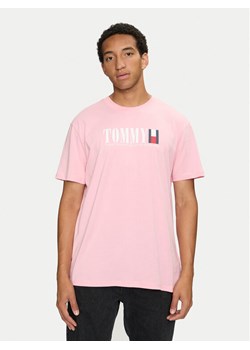 Tommy Jeans T-Shirt DNA Flag DM0DM18533 Różowy Regular Fit ze sklepu MODIVO w kategorii T-shirty męskie - zdjęcie 181111651