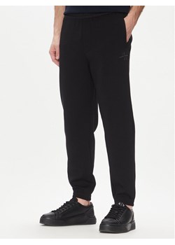 Armani Exchange Spodnie dresowe XM000516 AF13047 MC105 Czarny Regular Fit ze sklepu MODIVO w kategorii Spodnie męskie - zdjęcie 181112074