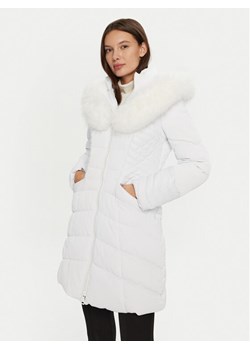 Guess Kurtka puchowa New Oxana W4BL61 WGLZ0 Biały Regular Fit ze sklepu MODIVO w kategorii Kurtki damskie - zdjęcie 181112084