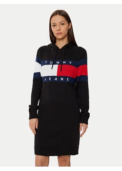 Tommy Jeans Sukienka dzianinowa DW0DW19470 Czarny Relaxed Fit ze sklepu MODIVO w kategorii Sukienki - zdjęcie 181112352