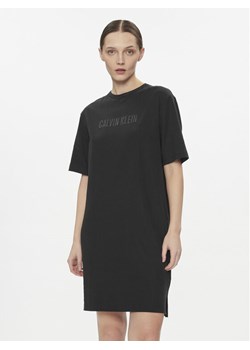 Calvin Klein Underwear Sukienka codzienna 000QS7126E Czarny Relaxed Fit ze sklepu MODIVO w kategorii Koszule nocne - zdjęcie 181113591