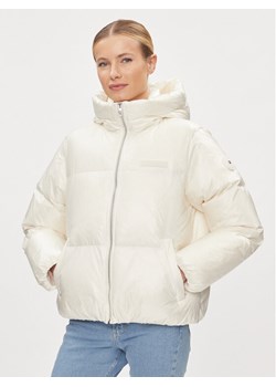 Tommy Hilfiger Kurtka puchowa New York Gloss WW0WW40836 Écru Relaxed Fit ze sklepu MODIVO w kategorii Kurtki damskie - zdjęcie 181113774