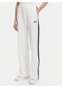 Gap Spodnie dresowe 732234-01 Biały Regular Fit - id: 0000305290601 - marki Gap - 181113832 Gap Spodnie dresowe 732234-01 Biały Regular Fit ze sklepu MODIVO w kategorii Spodnie damskie - zdjęcie 181113832