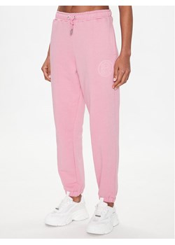 Ellesse Spodnie dresowe Jigono SGR17954 Różowy Regular Fit ze sklepu MODIVO w kategorii Spodnie damskie - zdjęcie 181114012