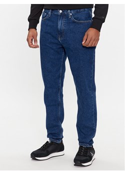 Calvin Klein Jeans Jeansy J30J324561 Granatowy Tapered Fit ze sklepu MODIVO w kategorii Jeansy męskie - zdjęcie 181114543