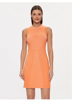 Guess Sukienka dzianinowa Allie W4RK20 Z2YN2 Pomarańczowy Slim Fit ze sklepu MODIVO w kategorii Sukienki - zdjęcie 181114713