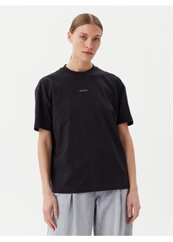 Calvin Klein Jeans T-Shirt Placed Institutional J20J225539 Czarny Relaxed Fit ze sklepu MODIVO w kategorii Bluzki damskie - zdjęcie 181114980
