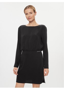 Calvin Klein Jeans Sukienka koktajlowa Open Back Dress J20J222534 Czarny Regular Fit ze sklepu MODIVO w kategorii Sukienki - zdjęcie 181115342