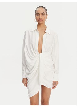 JACQUEMUS Sukienka koktajlowa 213DR009-1020 Biały Regular Fit ze sklepu MODIVO w kategorii Sukienki - zdjęcie 181115732