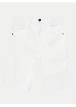Guess Szorty jeansowe L4RD11 WE620 Biały Regular Fit ze sklepu MODIVO w kategorii Spodenki chłopięce - zdjęcie 181116411