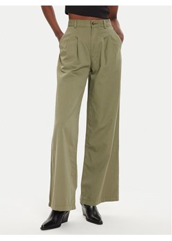 Levi's® Spodnie materiałowe A7535-0000 Zielony Wide Leg ze sklepu MODIVO w kategorii Spodnie damskie - zdjęcie 181117571