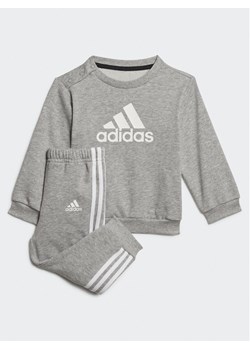 adidas Komplet dresowy Badge of Sport French Terry Jogger HM6613 Szary Regular Fit ze sklepu MODIVO w kategorii Dresy dla niemowlaka - zdjęcie 181117722