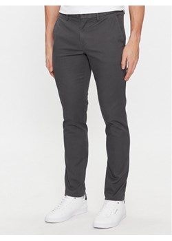 Tommy Hilfiger Chinosy Core Bleecker MW0MW28883 Szary Slim Fit ze sklepu MODIVO w kategorii Spodnie męskie - zdjęcie 181117840