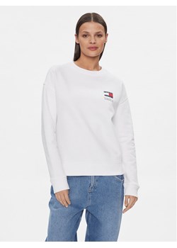 Tommy Jeans Bluza Graphic Flag DW0DW17328 Biały Boxy Fit ze sklepu MODIVO w kategorii Bluzy damskie - zdjęcie 181118390