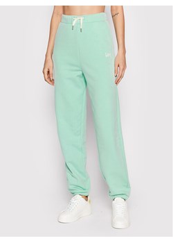 Lee Spodnie dresowe L32MLJ40 112320634 Zielony Relaxed Fit ze sklepu MODIVO w kategorii Spodnie damskie - zdjęcie 181118590