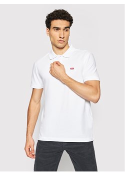 Levi's® Polo Standard Housemarked 35883-0003 Biały Regular Fit ze sklepu MODIVO w kategorii T-shirty męskie - zdjęcie 181118624