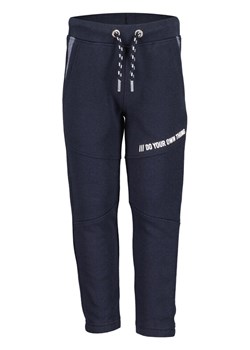 Blue Seven Spodnie dresowe 875080 X Granatowy Regular Fit ze sklepu MODIVO w kategorii Spodnie chłopięce - zdjęcie 181119621