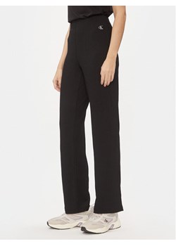 Calvin Klein Jeans Spodnie dzianinowe J20J222685 Czarny Straight Fit ze sklepu MODIVO w kategorii Spodnie damskie - zdjęcie 181119650
