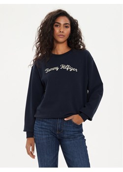 Tommy Hilfiger Bluza Modern Script WW0WW42615 Granatowy Regular Fit ze sklepu MODIVO w kategorii Bluzy damskie - zdjęcie 181121813