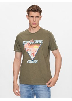 Guess T-Shirt M3YI68 K6XN4 Khaki Regular Fit ze sklepu MODIVO w kategorii T-shirty męskie - zdjęcie 181122504