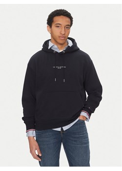 Tommy Hilfiger Bluza Small Logo MW0MW38950 Granatowy Regular Fit ze sklepu MODIVO w kategorii Bluzy męskie - zdjęcie 181123464
