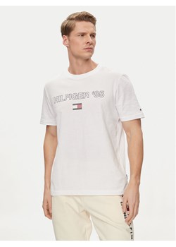 Tommy Hilfiger T-Shirt 85' MW0MW34427 Biały Regular Fit ze sklepu MODIVO w kategorii T-shirty męskie - zdjęcie 181124364