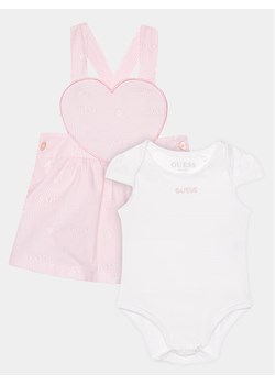 Guess Sukienka codzienna S4GG00 K6YW0 Różowy Regular Fit ze sklepu MODIVO w kategorii Komplety niemowlęce - zdjęcie 181124794