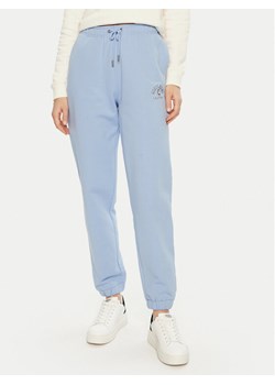 Guess Spodnie dresowe W5RB63 K68I4 Niebieski Regular Fit ze sklepu MODIVO w kategorii Spodnie damskie - zdjęcie 181125181