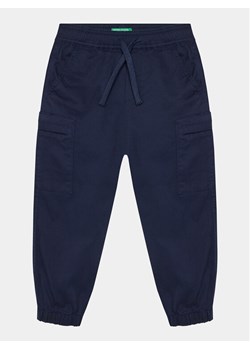 United Colors Of Benetton Joggery 4HK2GF013 Granatowy Regular Fit ze sklepu MODIVO w kategorii Spodnie i półśpiochy - zdjęcie 181125184