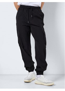Noisy May Joggery Kirby 27026174 Czarny Cargo Fit ze sklepu MODIVO w kategorii Spodnie damskie - zdjęcie 181125353