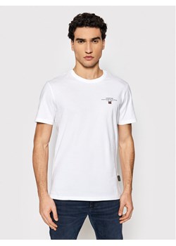 Napapijri T-Shirt Selbas NP0A4GBQ Biały Regular Fit ze sklepu MODIVO w kategorii T-shirty męskie - zdjęcie 181126174