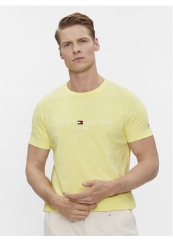 Tommy Hilfiger T-Shirt Tommy Logo Tee MW0MW11797 Żółty Regular Fit ze sklepu MODIVO w kategorii T-shirty męskie - zdjęcie 181126541