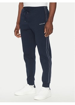 Michael Kors Spodnie dresowe CT4524J5MF Granatowy Regular Fit ze sklepu MODIVO w kategorii Spodnie męskie - zdjęcie 181126611