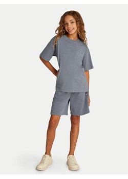 Calvin Klein Jeans Komplet t-shirt i spodenki IU0IU00706 Szary Relaxed Fit ze sklepu MODIVO w kategorii Komplety dziewczęce - zdjęcie 181126903