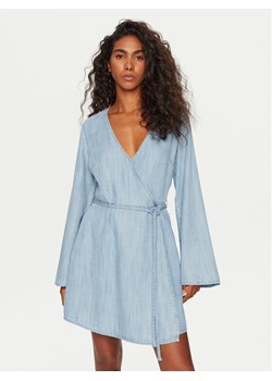 Guess Sukienka codzienna W2YK67 D22S5 Błękitny Relaxed Fit ze sklepu MODIVO w kategorii Sukienki - zdjęcie 181129280