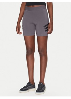 adidas Kolarki Future Icons 3-Stripes JE0170 Szary Slim Fit ze sklepu MODIVO w kategorii Szorty - zdjęcie 181129343