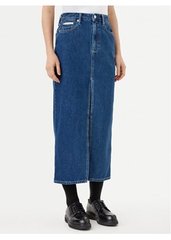 Calvin Klein Jeans Spódnica jeansowa J20J224531 Granatowy Straight Fit ze sklepu MODIVO w kategorii Spódnice - zdjęcie 181129491